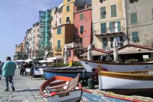 Xtrallusion photo gallery of Italy. Photos, pictures, images and photographs of the Italian Rivieras, the Italian Lakes, the Italian Alps, the Cinque Terre, the Amalfi coast and some of the most beautiful corners of Italy. Plus photos of Italian cities such as Pisa, Milan, Genoa and Rome.